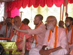 prem-prayojan-gurudeva-and-bhakti-vallab-tirtha